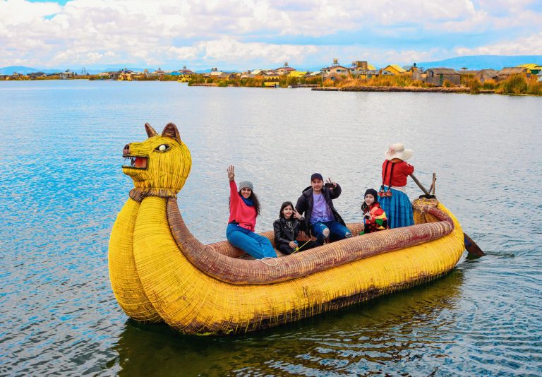 Kayak en los Uros