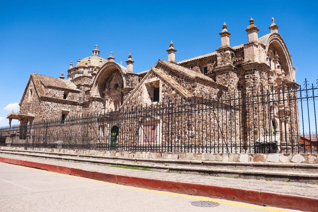 Iglesia de Santiago Apóstol de Lampa, visita cultural del Tour Lampa y Pucará.