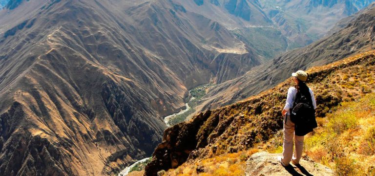Arequipa – Cañon del Colca – Puno (2D 1N)