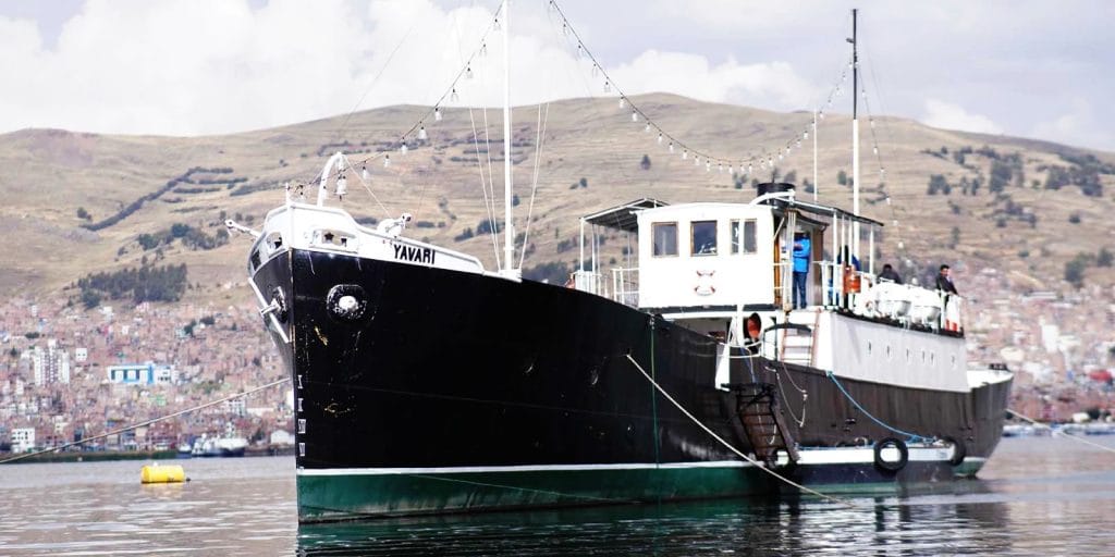El histórico Barco Museo Vapor Yavarí, una reliquia victoriana anclada en la bahía de Puno y punto de visita en el City Tour.