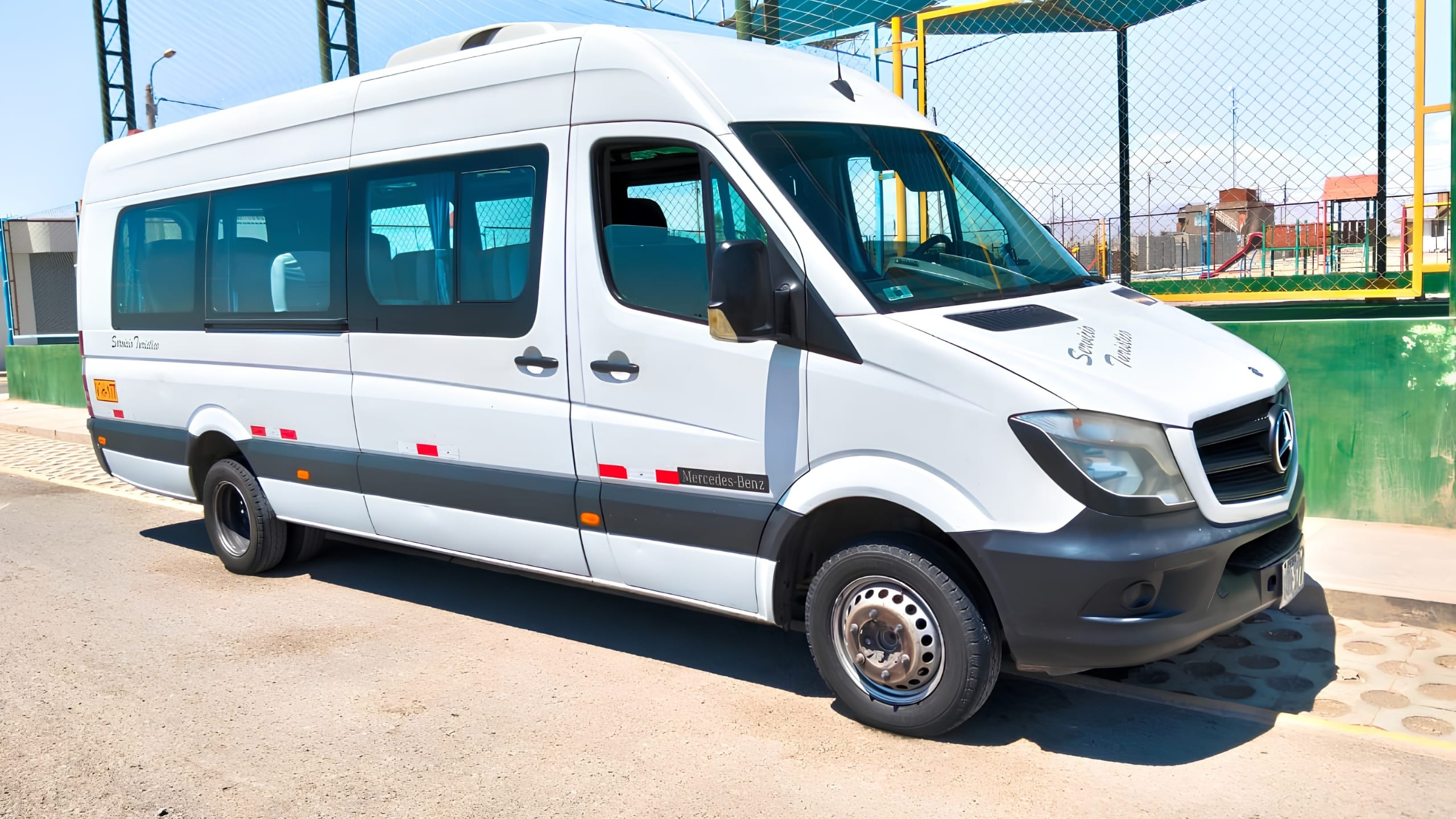 Bus turístico mercedes benz para la ruta Puno Chivay y viceversa