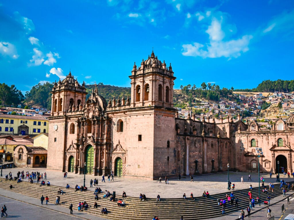 city tour en cusco con un día soleado